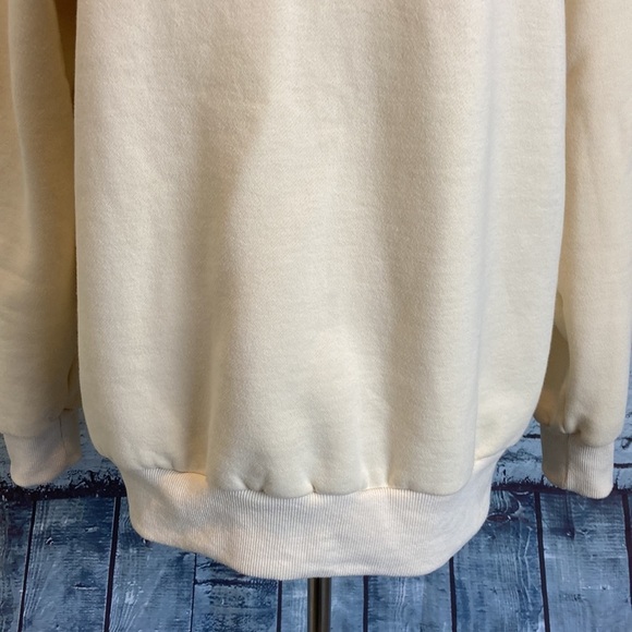 Betty Buzz Blake Lively Women’s Crewneck Sweatshirt Sz M Cozy Comfy Gossip Girl - Picture 3 of 16